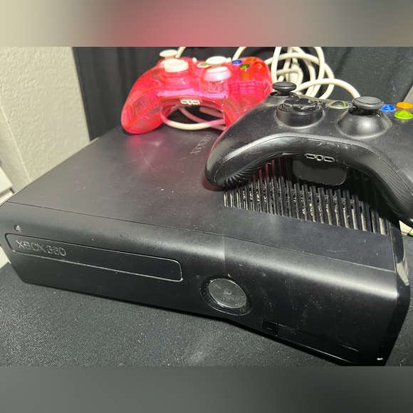 Xbox 360 Slim - 250gb Bundle - Picture 5 of 5